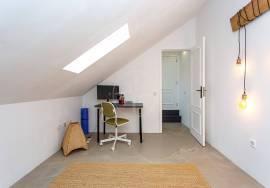 South facing Tavira townhouse with basement, rear patio garden & attic