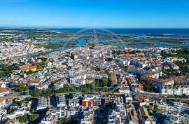 Tavira centre 3 bed penthouse with huge private roof terrace & garage