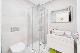 Tavira centre 3 bed penthouse with huge private roof terrace & garage