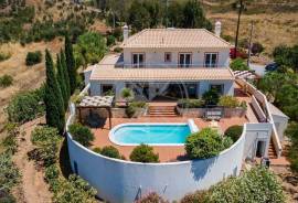 4 Bedroom Villa with Pool & Magnificent Views in Countryside