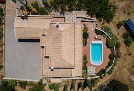 4 Bedroom Villa with Pool & Magnificent Views in Countryside