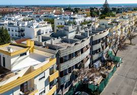 New 3 bedroom Tavira centre apartment with garage & terraces
