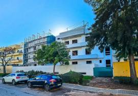 New 3 bedroom Tavira centre apartment with garage & terraces