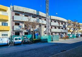 New 3 bedroom Tavira centre apartment with garage & terraces