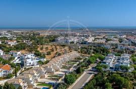 Elegant Detached 4 Bedroom Tavira Villa with Private Pool, Garden & Sea Views