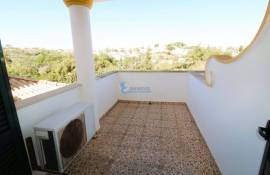 Semi-detached house 2+2 bedrooms with pool located in Caliços in Albufeira