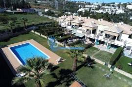 Semi-detached house 2+2 bedrooms with pool located in Caliços in Albufeira