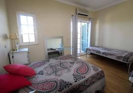 Semi-detached house 2+2 bedrooms with pool located in Caliços in Albufeira