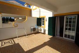 Semi-detached house 2+2 bedrooms with pool located in Caliços in Albufeira