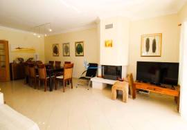 Semi-detached house 2+2 bedrooms with pool located in Caliços in Albufeira