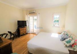 Semi-detached house 2+2 bedrooms with pool located in Caliços in Albufeira