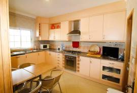 Semi-detached house 2+2 bedrooms with pool located in Caliços in Albufeira