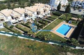 Semi-detached house 2+2 bedrooms with pool located in Caliços in Albufeira