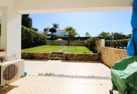 Semi-detached house 2+2 bedrooms with pool located in Caliços in Albufeira
