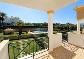 Semi-detached house 2+2 bedrooms with pool located in Caliços in Albufeira