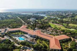 Modern luxurious hotel apartment living in Quinta do Lago