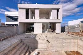 M4 Modern villa with garage and swimming pool