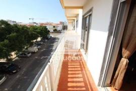 Large 3 bedroom apartment furnished and equipped