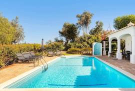 3 Bedroom Villa with Private Pool and Garden 3 Bedroom Villa with Private Pool and Garden