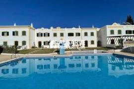 Two bedroom townhouse close to the beach and all amenities in Vilamoura, Algarve