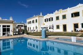 Two bedroom townhouse close to the beach and all amenities in Vilamoura, Algarve
