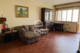 Large and Bright 3 Bedroom Apartment with Parking Space on Avenida Fernão de Magalhães, Porto Large and Bright 3 Bedroom Apartment with Parking Space on Avenida Fernão de Magalhães, Porto