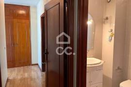 Large and Bright 3 Bedroom Apartment with Parking Space on Avenida Fernão de Magalhães, Porto Large and Bright 3 Bedroom Apartment with Parking Space on Avenida Fernão de Magalhães, Porto