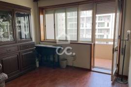 Large and Bright 3 Bedroom Apartment with Parking Space on Avenida Fernão de Magalhães, Porto Large and Bright 3 Bedroom Apartment with Parking Space on Avenida Fernão de Magalhães, Porto