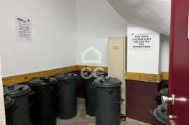 Large and Bright 3 Bedroom Apartment with Parking Space on Avenida Fernão de Magalhães, Porto Large and Bright 3 Bedroom Apartment with Parking Space on Avenida Fernão de Magalhães, Porto