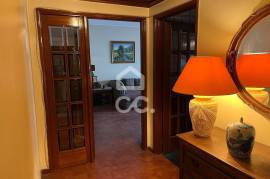 Large and Bright 3 Bedroom Apartment with Parking Space on Avenida Fernão de Magalhães, Porto Large and Bright 3 Bedroom Apartment with Parking Space on Avenida Fernão de Magalhães, Porto