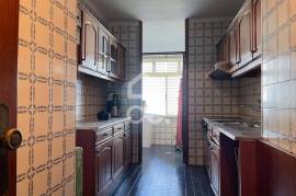 Large and Bright 3 Bedroom Apartment with Parking Space on Avenida Fernão de Magalhães, Porto Large and Bright 3 Bedroom Apartment with Parking Space on Avenida Fernão de Magalhães, Porto