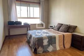 Large and Bright 3 Bedroom Apartment with Parking Space on Avenida Fernão de Magalhães, Porto Large and Bright 3 Bedroom Apartment with Parking Space on Avenida Fernão de Magalhães, Porto