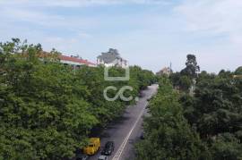 Large and Bright 3 Bedroom Apartment with Parking Space on Avenida Fernão de Magalhães, Porto Large and Bright 3 Bedroom Apartment with Parking Space on Avenida Fernão de Magalhães, Porto