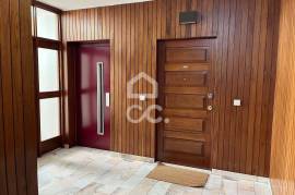 Large and Bright 3 Bedroom Apartment with Parking Space on Avenida Fernão de Magalhães, Porto Large and Bright 3 Bedroom Apartment with Parking Space on Avenida Fernão de Magalhães, Porto