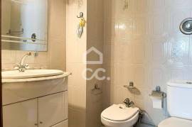 Large and Bright 3 Bedroom Apartment with Parking Space on Avenida Fernão de Magalhães, Porto Large and Bright 3 Bedroom Apartment with Parking Space on Avenida Fernão de Magalhães, Porto