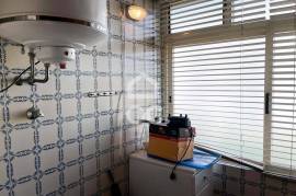 Large and Bright 3 Bedroom Apartment with Parking Space on Avenida Fernão de Magalhães, Porto Large and Bright 3 Bedroom Apartment with Parking Space on Avenida Fernão de Magalhães, Porto