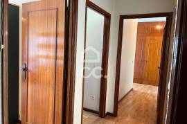 Large and Bright 3 Bedroom Apartment with Parking Space on Avenida Fernão de Magalhães, Porto Large and Bright 3 Bedroom Apartment with Parking Space on Avenida Fernão de Magalhães, Porto