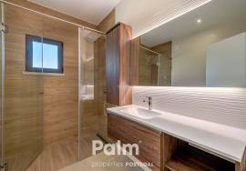 Renovated 4-Bedroom Villa | Heated Pool & Sea Views | Carvoeiro