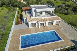 Renovated 4-Bedroom Villa | Heated Pool & Sea Views | Carvoeiro