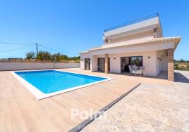 Renovated 4-Bedroom Villa | Heated Pool & Sea Views | Carvoeiro