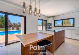 Renovated 4-Bedroom Villa | Heated Pool & Sea Views | Carvoeiro