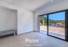 Renovated 4-Bedroom Villa | Heated Pool & Sea Views | Carvoeiro