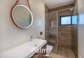 Renovated 4-Bedroom Villa | Heated Pool & Sea Views | Carvoeiro