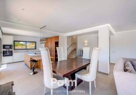 Renovated 4-Bedroom Villa | Heated Pool & Sea Views | Carvoeiro