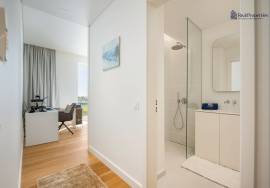 Luxury 4-Bedroom Apartment on the Seafront