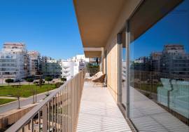 Luxury 4-Bedroom Apartment on the Seafront