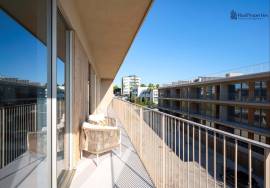 Luxury 4-Bedroom Apartment on the Seafront