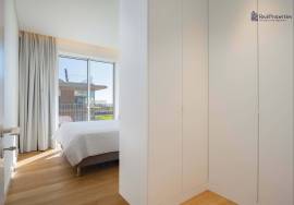 Luxury 4-Bedroom Apartment on the Seafront