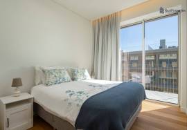 Luxury 4-Bedroom Apartment on the Seafront