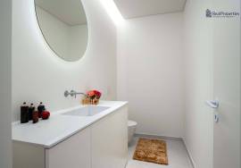 Luxury 4-Bedroom Apartment on the Seafront